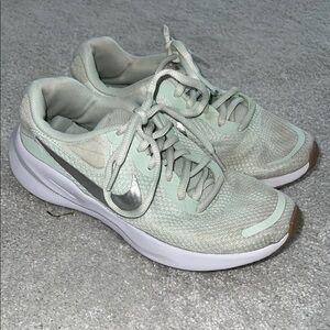 Nike Mint/Silver Sneakers size 6 - good condition